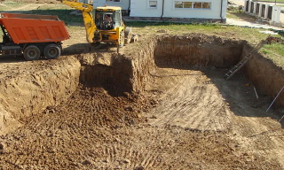 Рытье котлованов под фундамент в Крымске – цена от 2583 руб. за м3 | 2Землекопа-Крм