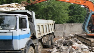 Вывоз строительного мусора с участка в Крымске недорого от 1550 руб. | 2Землекопа-Крм